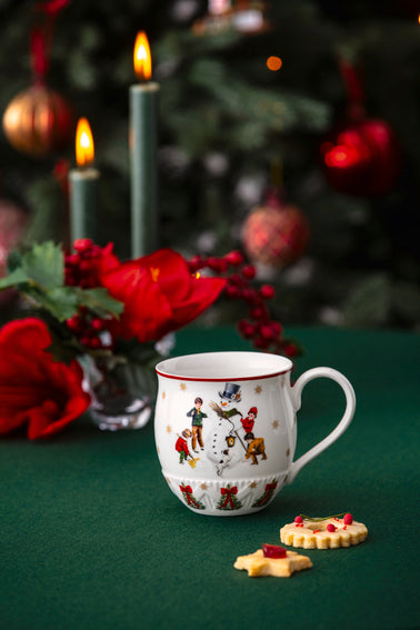 Toy's Fantasy Mug Building a Snowman