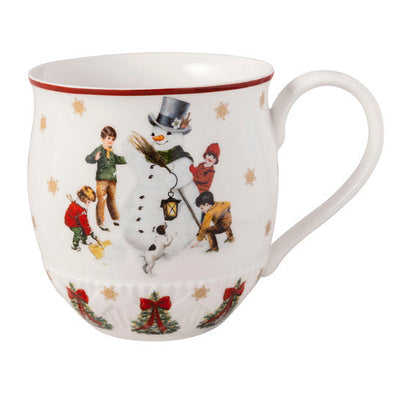 Toy's Fantasy Mug Building a Snowman